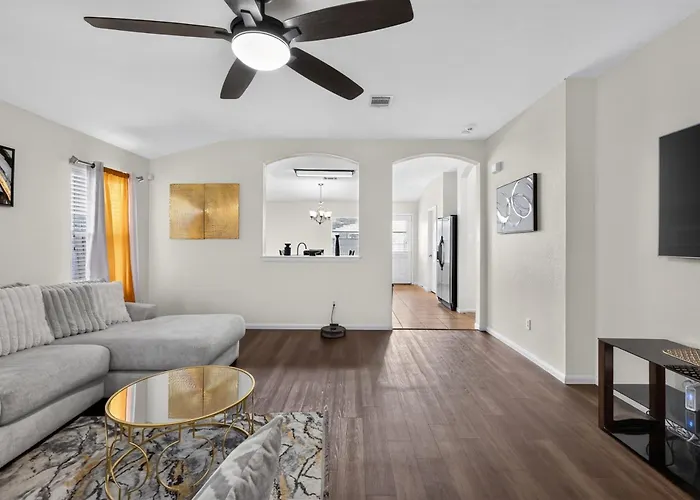 New! Spacious 3br Retreat Near Hood -
